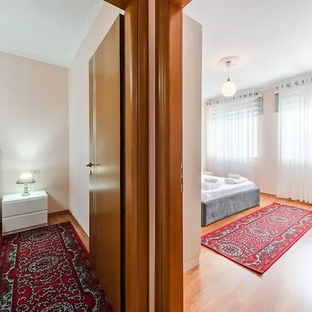 Apartment The Vibrant Hub Shkoder