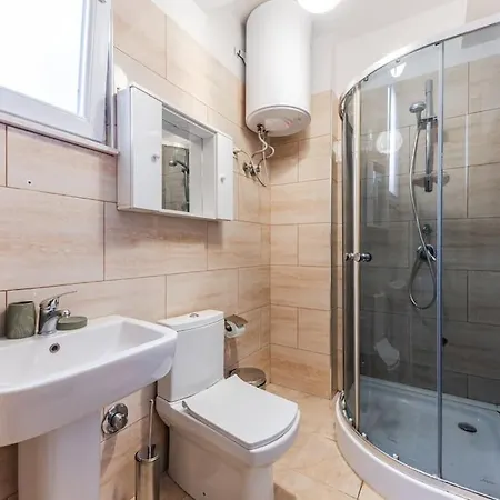 The Vibrant Hub Apartment *