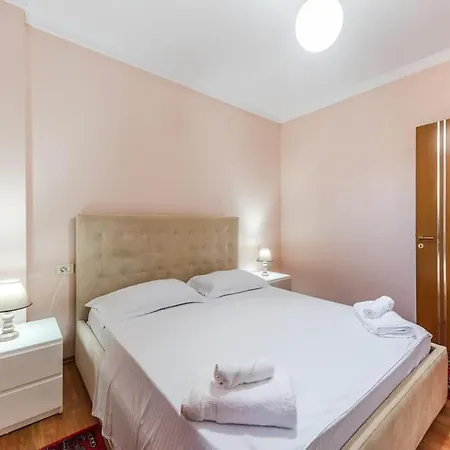 The Vibrant Hub Apartment *