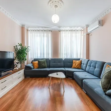 The Vibrant Hub Apartment *